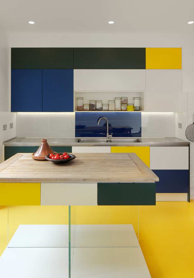 Cozinha planejada colorida