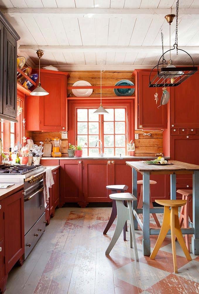 cozinha com armários vermelhos