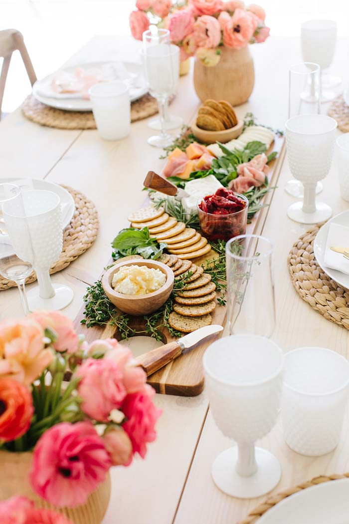 Enquanto o almoço não vem, as mães podem conversar e curtir uns aperitivos