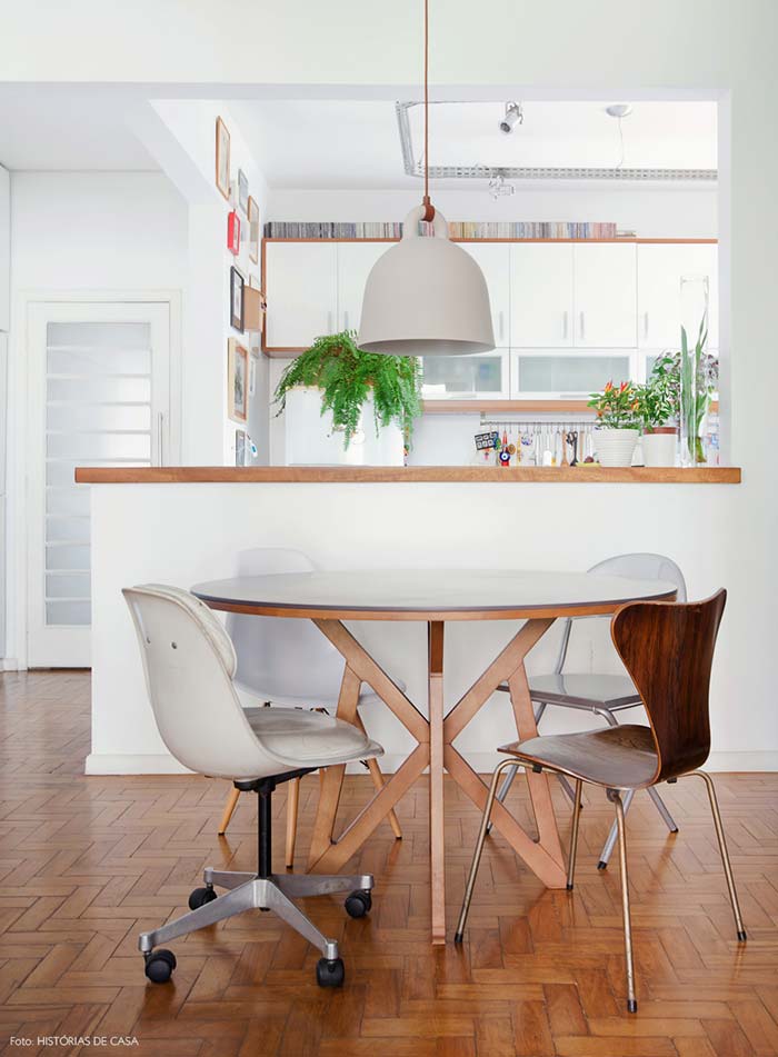 Mesa de jantar com cadeira na cozinha