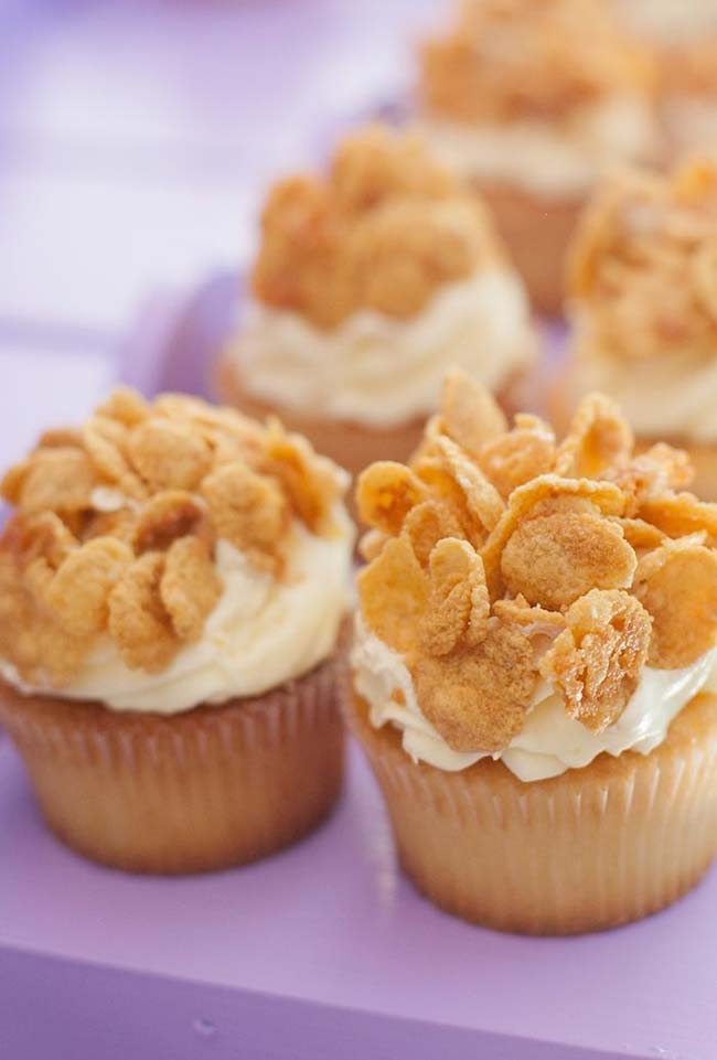 muffins decorados com cereal matinal de milho