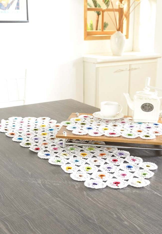 Caminho de mesa de crochê: veja incríveis modelos e passo a passo