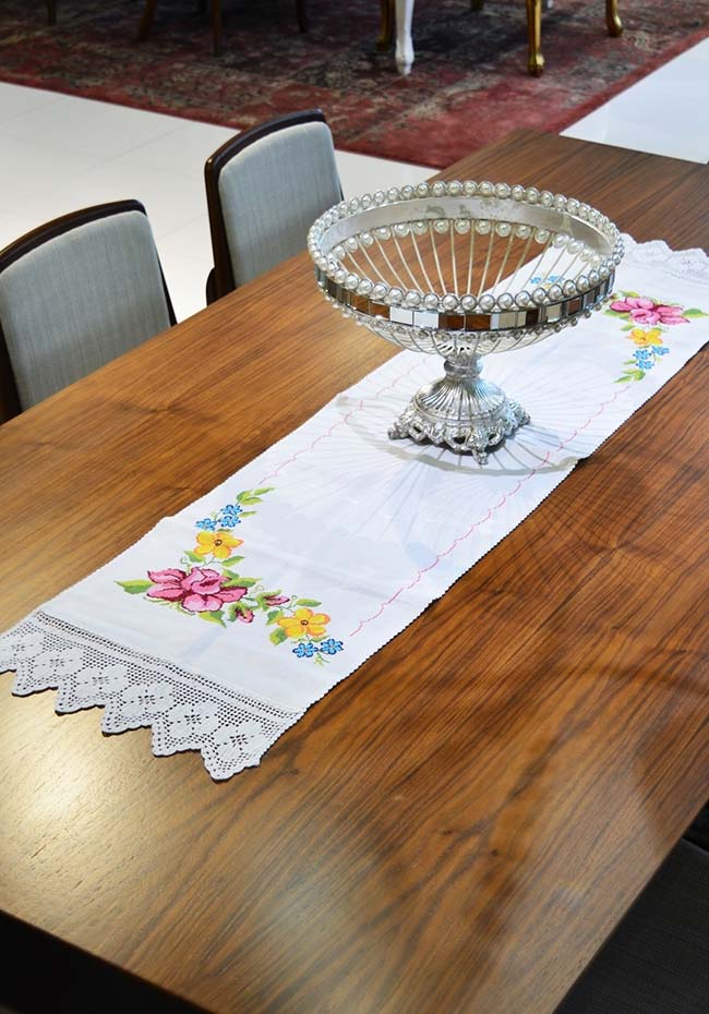 Caminho de mesa de crochê: veja incríveis modelos e passo a passo