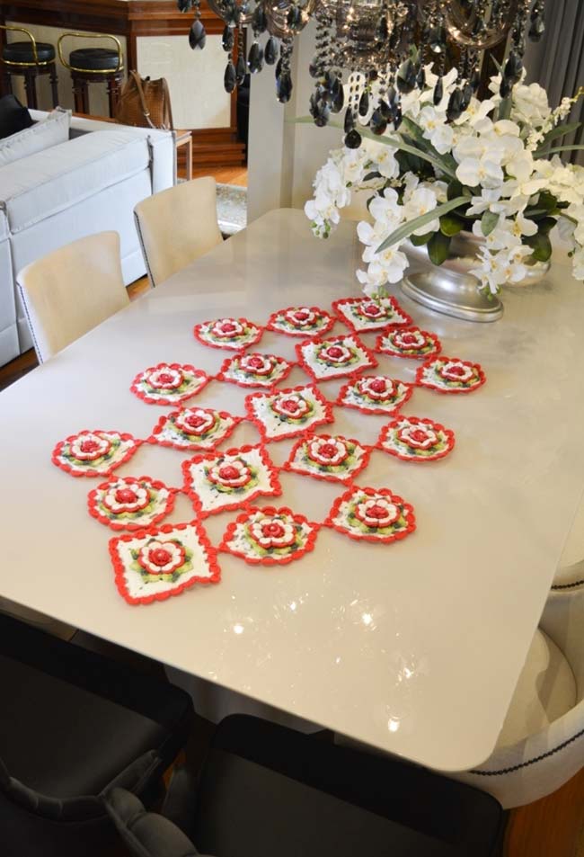Caminho de mesa de crochê: veja incríveis modelos e passo a passo