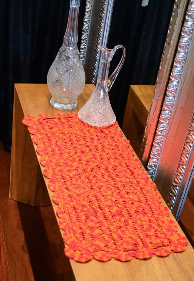 Caminho de mesa de crochê: veja incríveis modelos e passo a passo