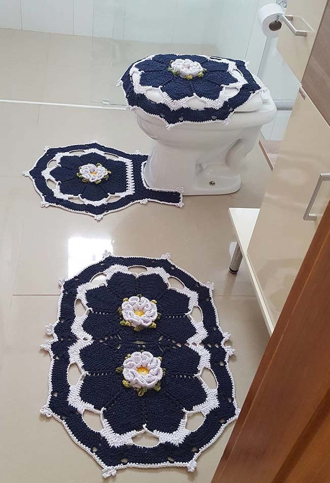 jogo de banheiro de crochê azul marinho e branco