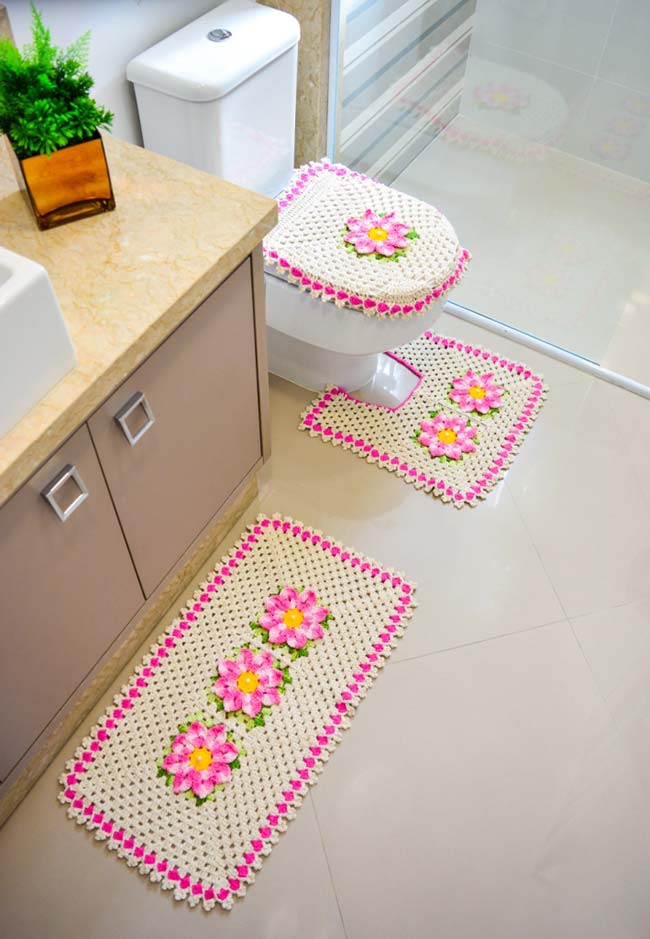 Jogo de banheiro de crochê em branco e rosa