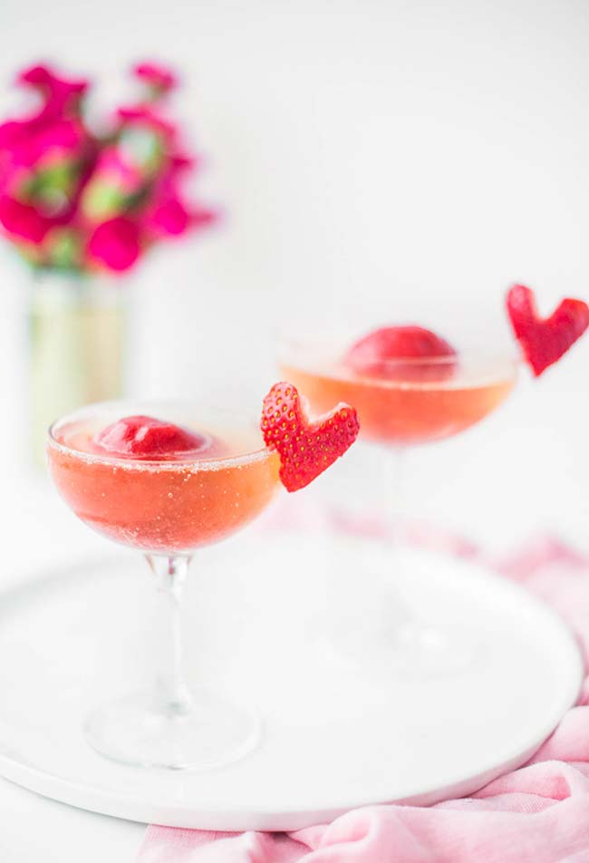 Decoração de jantar romântico: se inspire em drinks especiais para esta época e decore com o tema coração