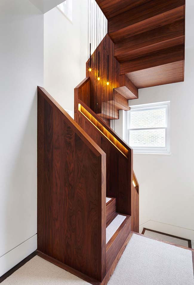 Outra ideia de escada caracol de madeira