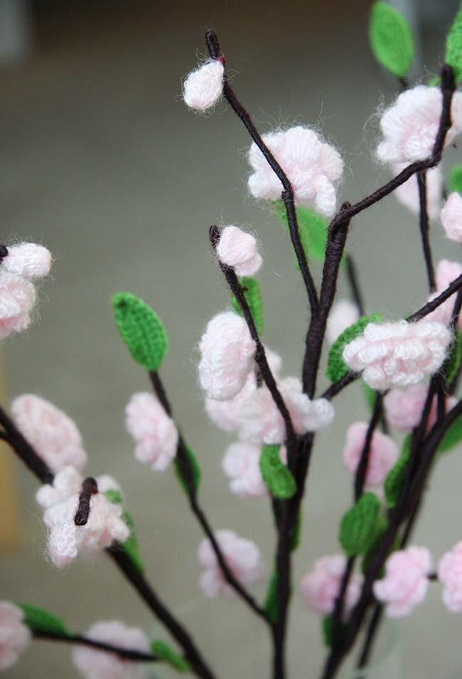 Coloque toda a delicadeza das flores nos seus trabalhos de crochê