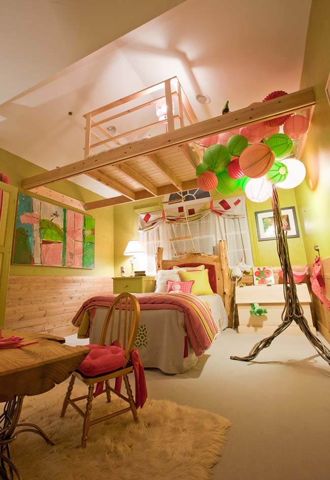 Casa na árvore dentro de casa