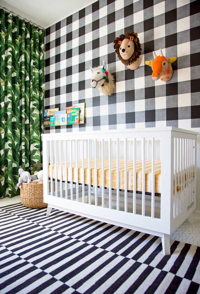 Xadrez no quarto infantil sim! Uma inspiração para quem quer trazer muitas estampas e diversão para um quarto de bebê preto