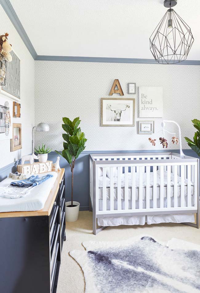 Decoração de quarto de bebê masculino: aposte na clássica combinação de azul e branco