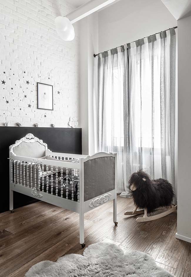 Decoração de quarto de bebê luxo em preto e branco