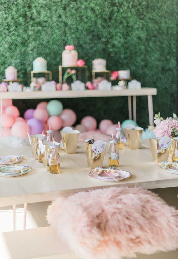Decoração de festa unicórnio: prepare a mesa para os seus convidados com todos os itens mais mágicos da sua coleção