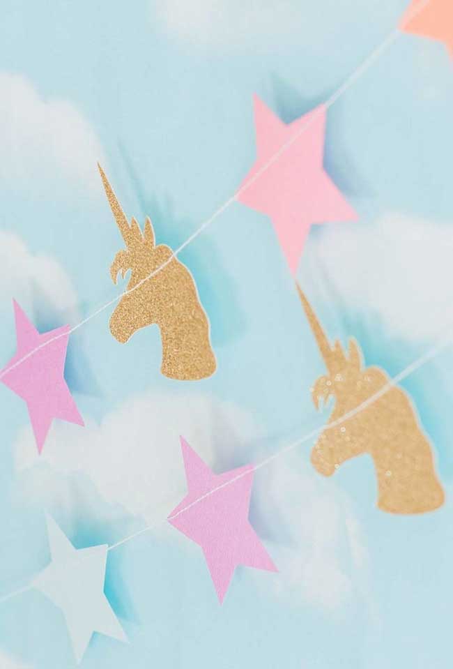 DIY garland de unicórnios e estrelas: faça a sua própria corrente para decorar o teto ou parede com papel colorido, moldes, tesoura e barbante