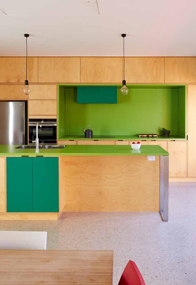 Verde limão também para a coloração de bancadas de preparo na cozinha