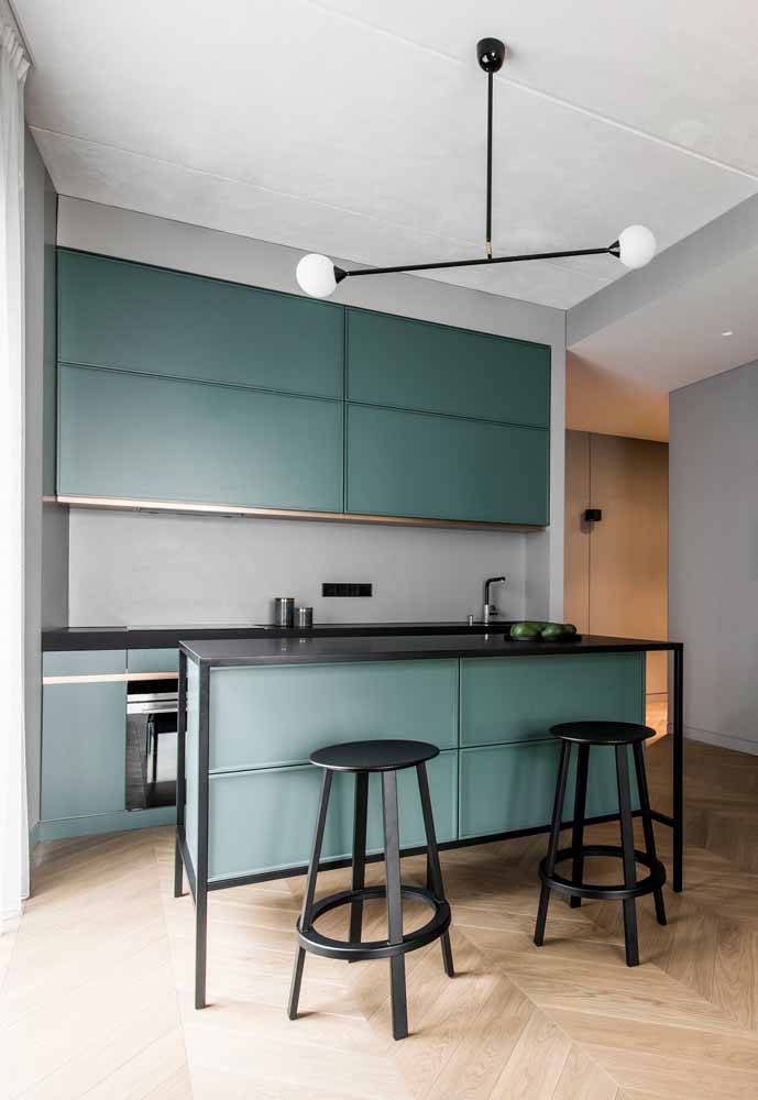 Cozinha contemporânea num estilo mais sóbrio em verde menta e preto