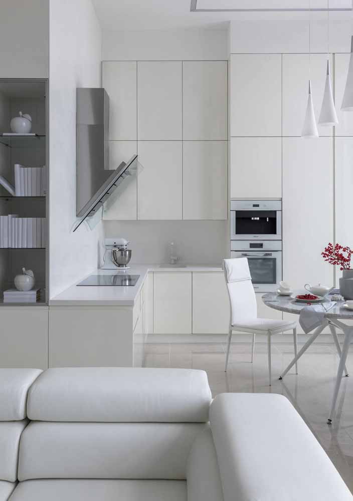 Luxo All-white: ambiente higiênico e ordenado em uma decoração completa em branco