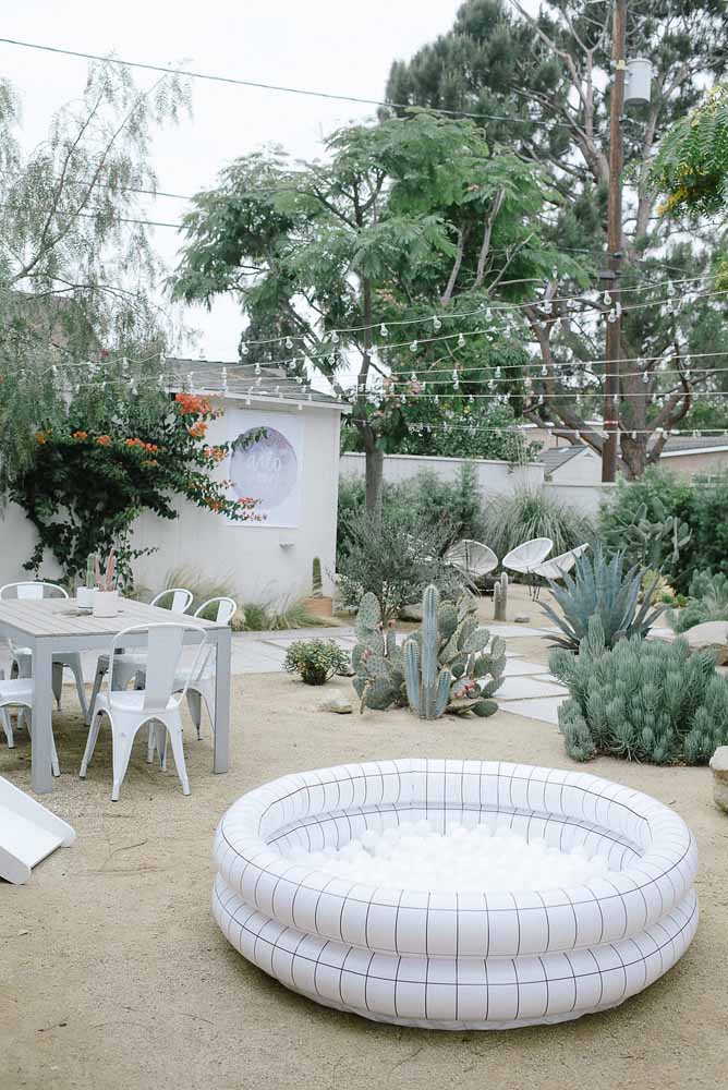 Olha que chique essa piscina de bolinha totalmente clean?