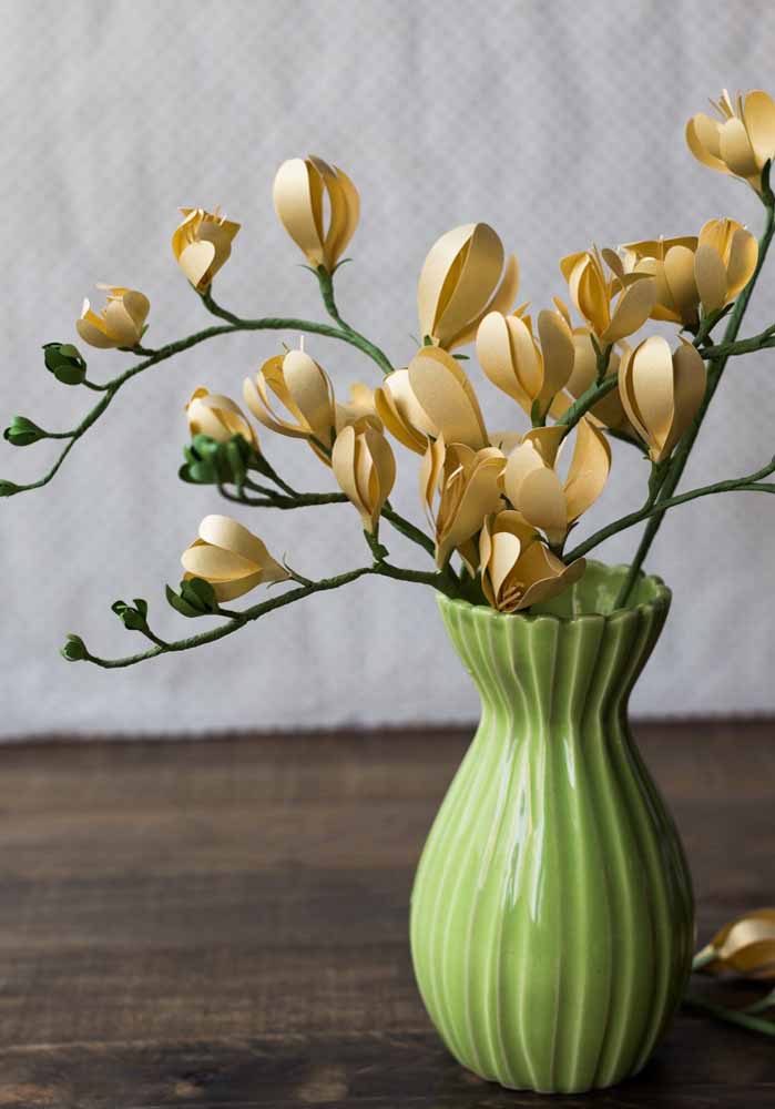 Decoração com flores de papel: Lindo trabalho delicado, para enfeitar a casa ou ambiente de trabalho.