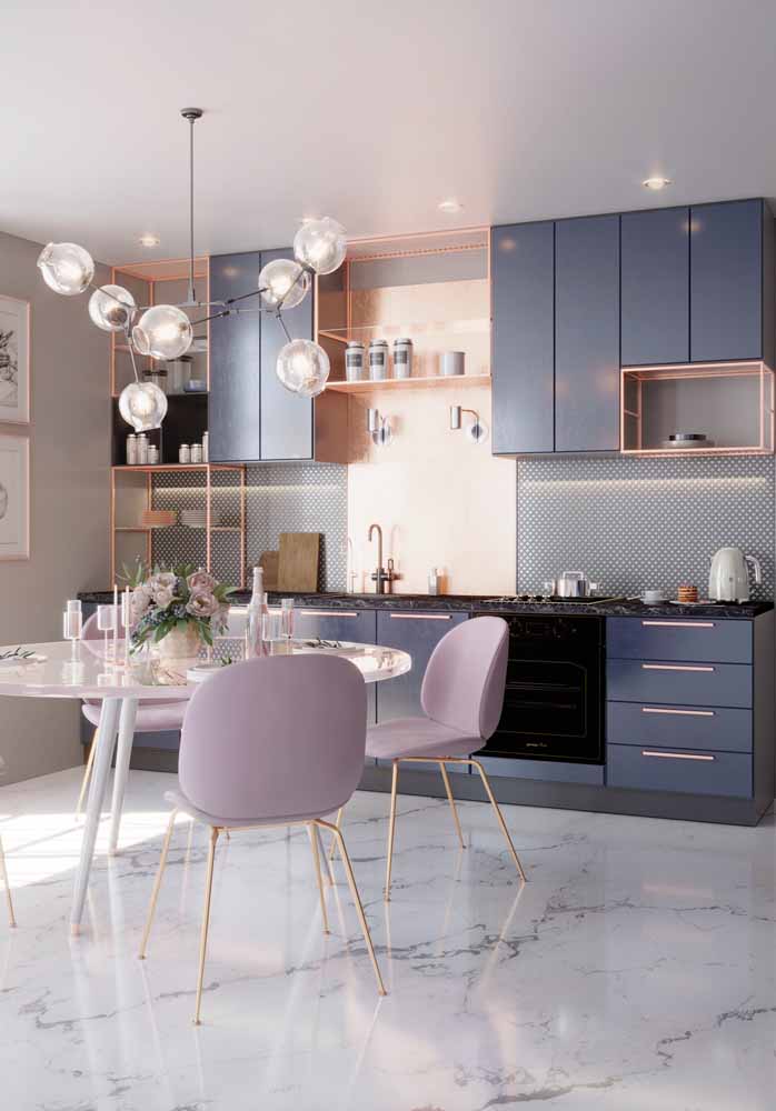 Use de tons pastéis na decoração da sua cozinha em linha para criar um ambiente delicado