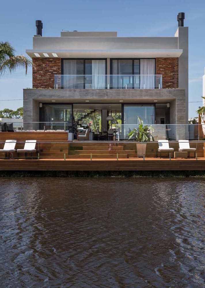 E essa encantadora casa na beira do lago é um projeto do escritório Martin Arquitetura