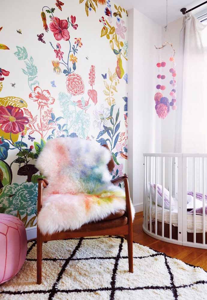 Quarto de bebê simples e super alegre com uma decoração cheia de cores e texturas