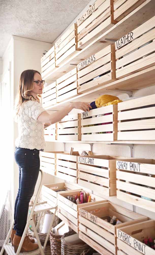 Você pode usar vários caixotes para organizar os seus pertences