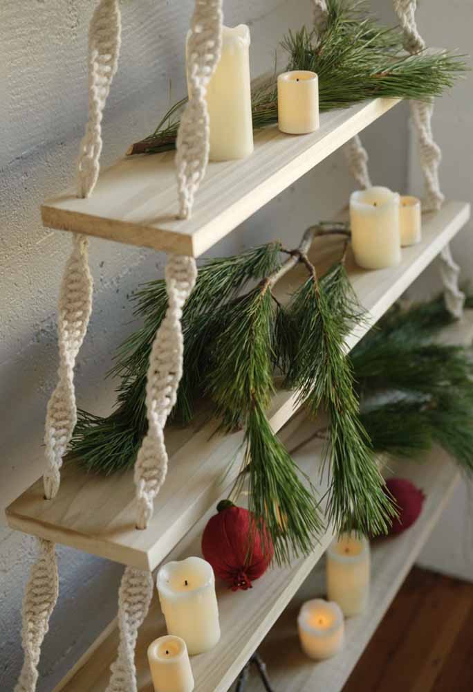 Quer fazer uma decoração de natal barata? Use galhos e velas