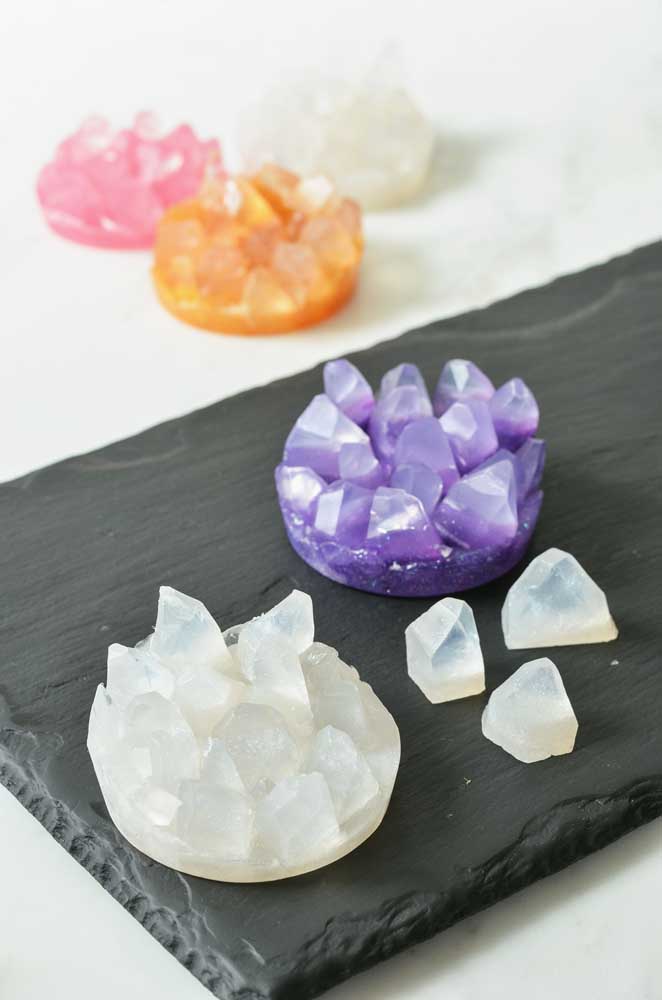 Com sabonetes decorados você pode criar objetos incríveis como os cristais, ametistas e citrinos