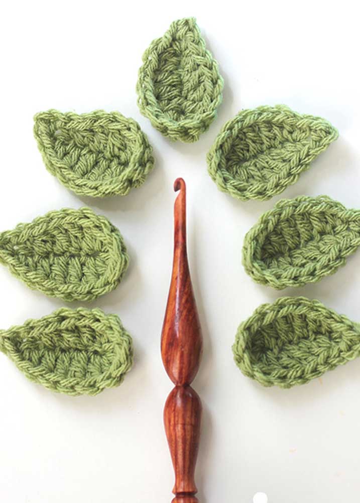 Olha como você pode usar as folhas de crochê? Ao redor da cabeceira da cama, pois ficar parecendo um galho com suas folhas.