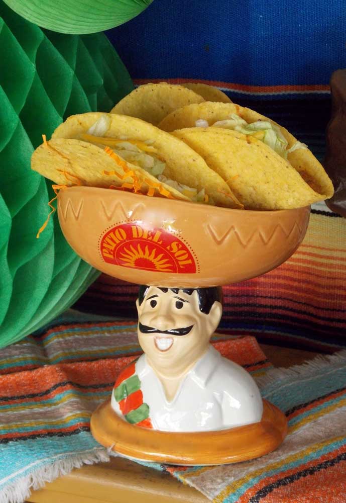 As comidas típicas mexicana não podem faltar no cardápio da festa.