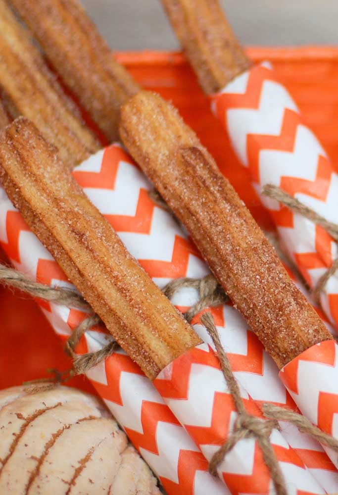 Churros não pode faltar no cardápio da festa mexicana.