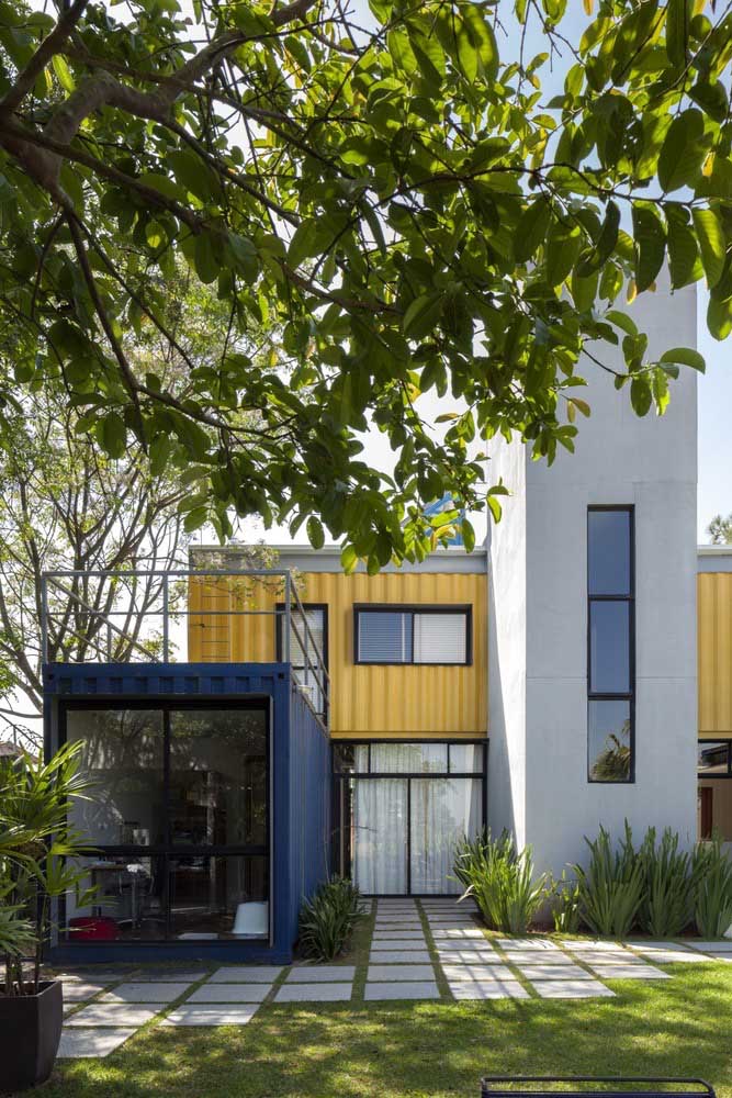 Dois modelos de casa em um único projeto: casa container e casa de alvenaria