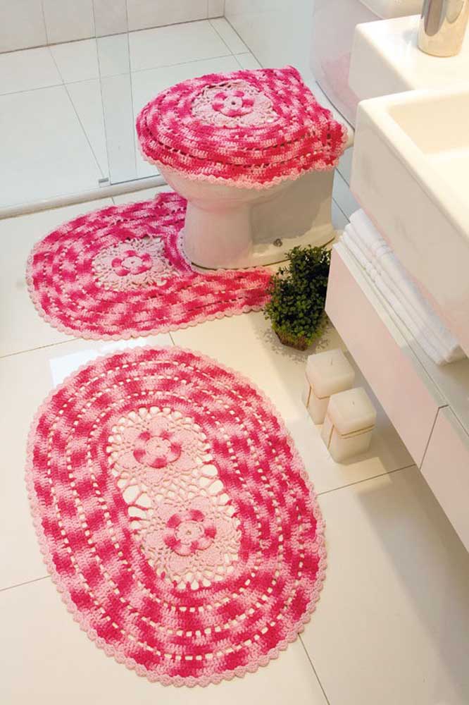 Kit de crochê para banheiro cor de rosa com detalhes de flor