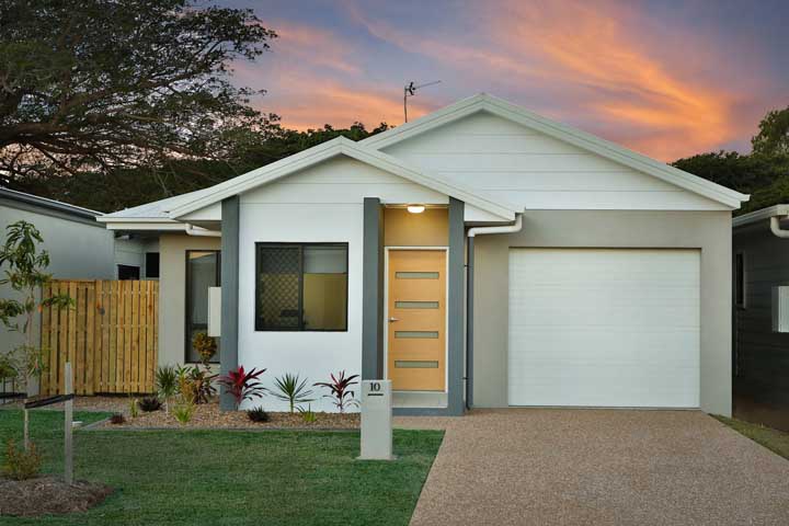 Casa pequena com garagem e jardim: bonita e funcional 