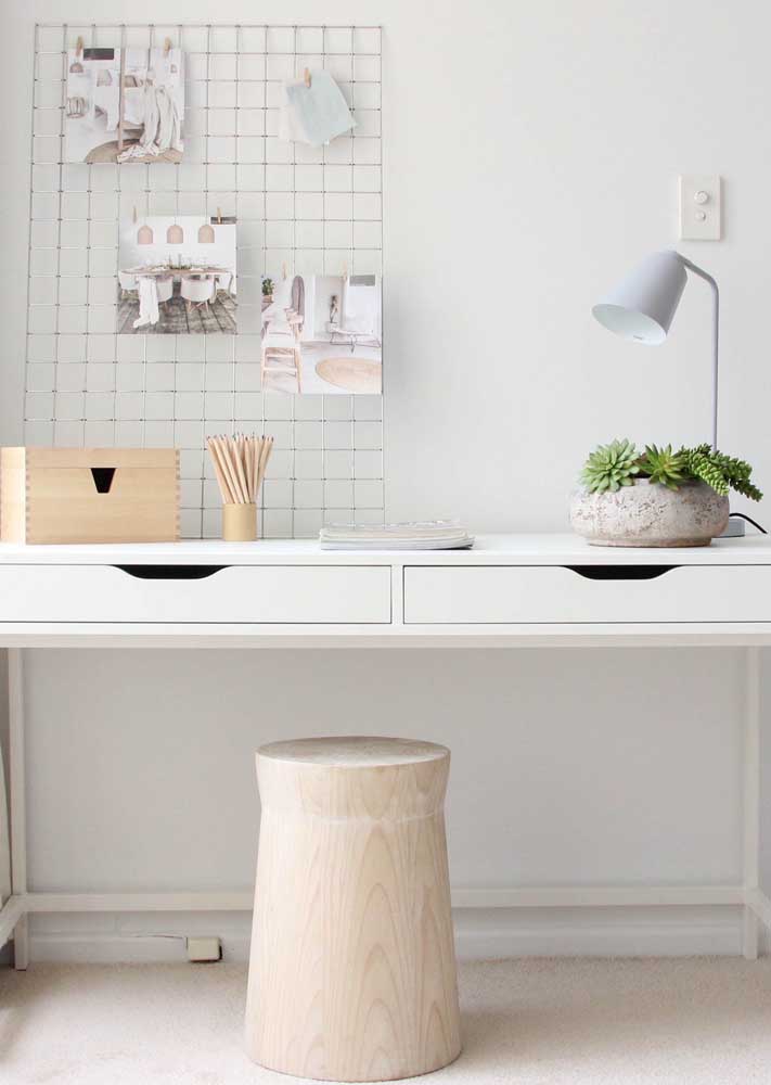 Painel de treliça para o home office: quer jeito mais simples e fácil de organizar esse espaço?