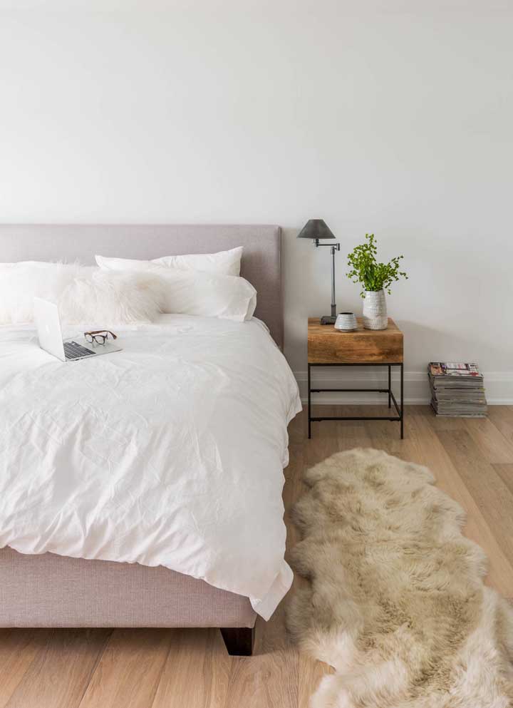 Decoração simples e minimalista para o quarto de casal, apenas o necessário