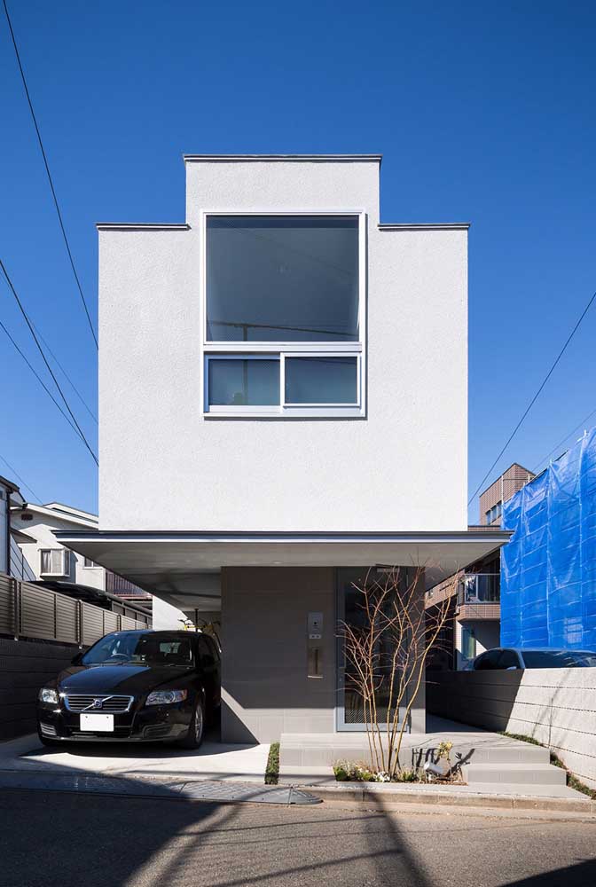 Fachada de casa com garagem na frente