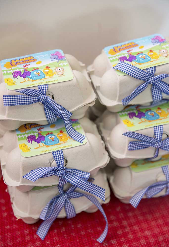 Quer fazer algo diferente? Reutilize as caixinhas de ovos para colocar algumas guloseimas dentro e entregar como lembrancinha.