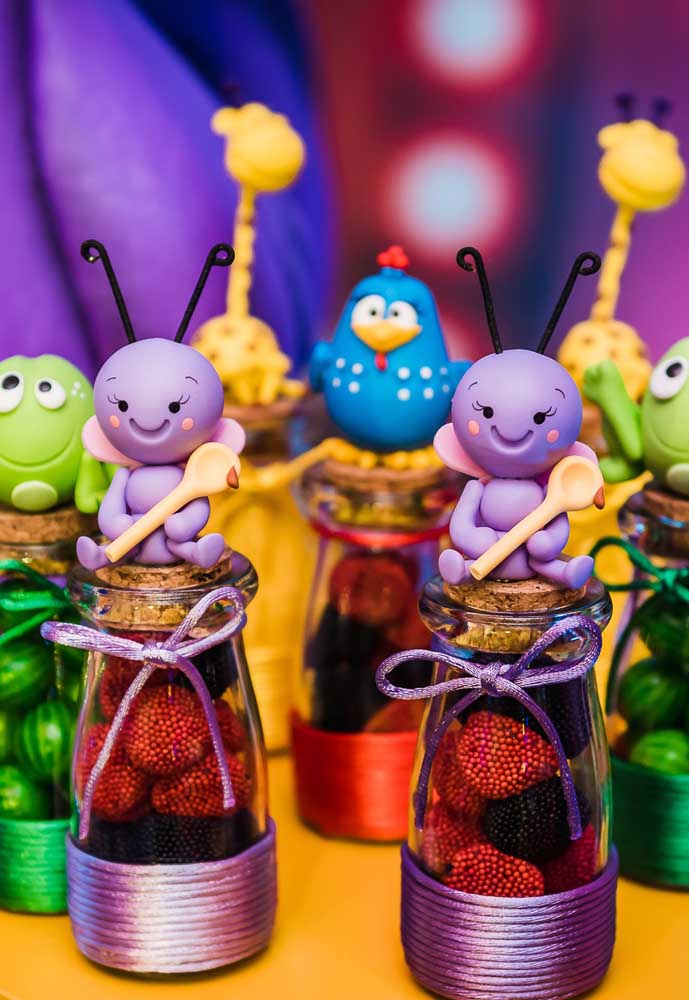 Se atente aos pequenos detalhes na hora de fazer a decoração com o tema Galinha Pintadinha.