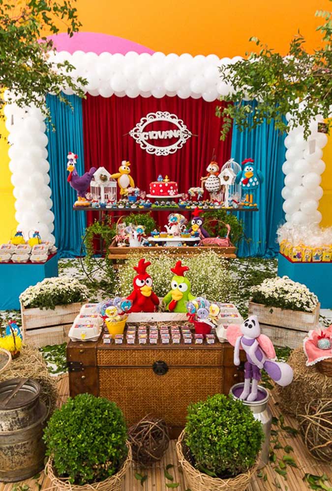 Use vários arranjos para fazer uma decoração encantadora.