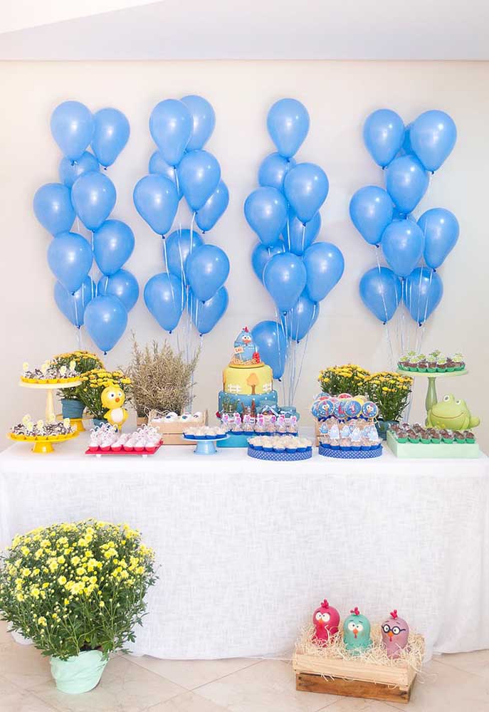 Se souber organizar, cabe tudo em uma mesa só. 