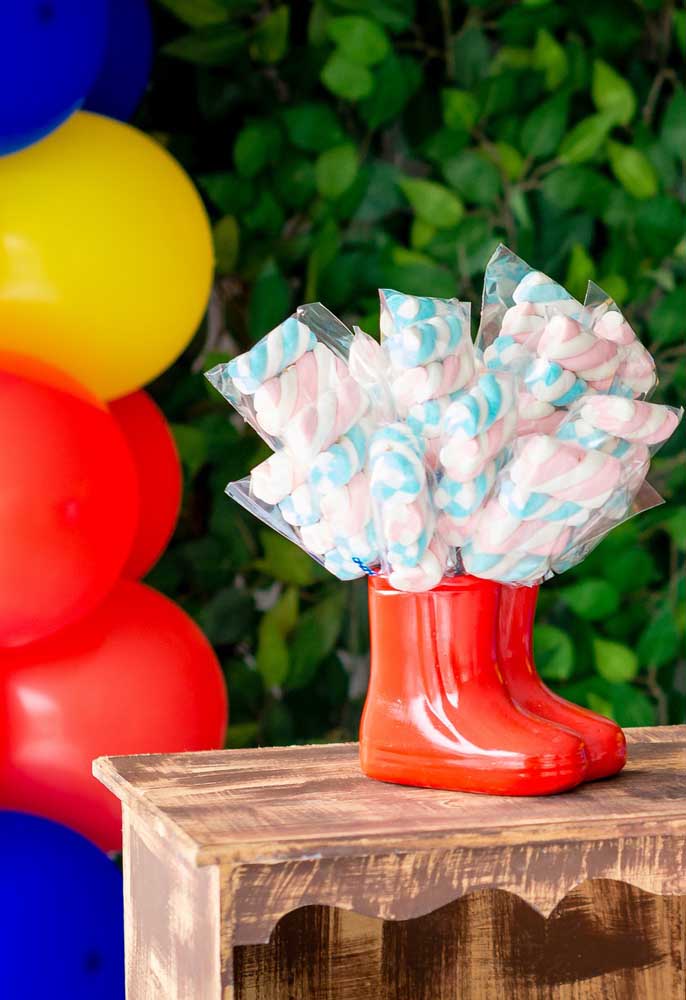 O marshmallow é uma boa opção de guloseima para distribuir no aniversário infantil.
