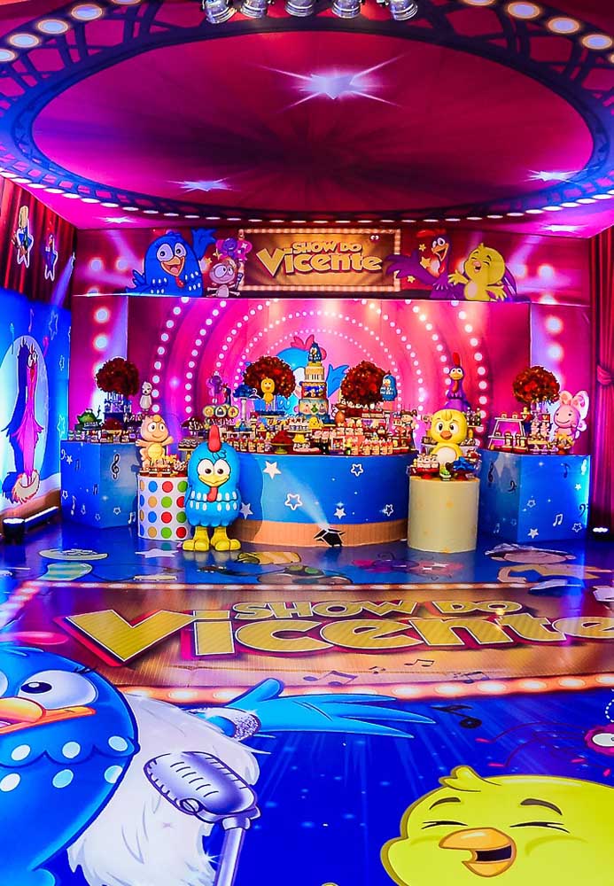 Que produção hein? A decoração perfeita do teto ao piso!