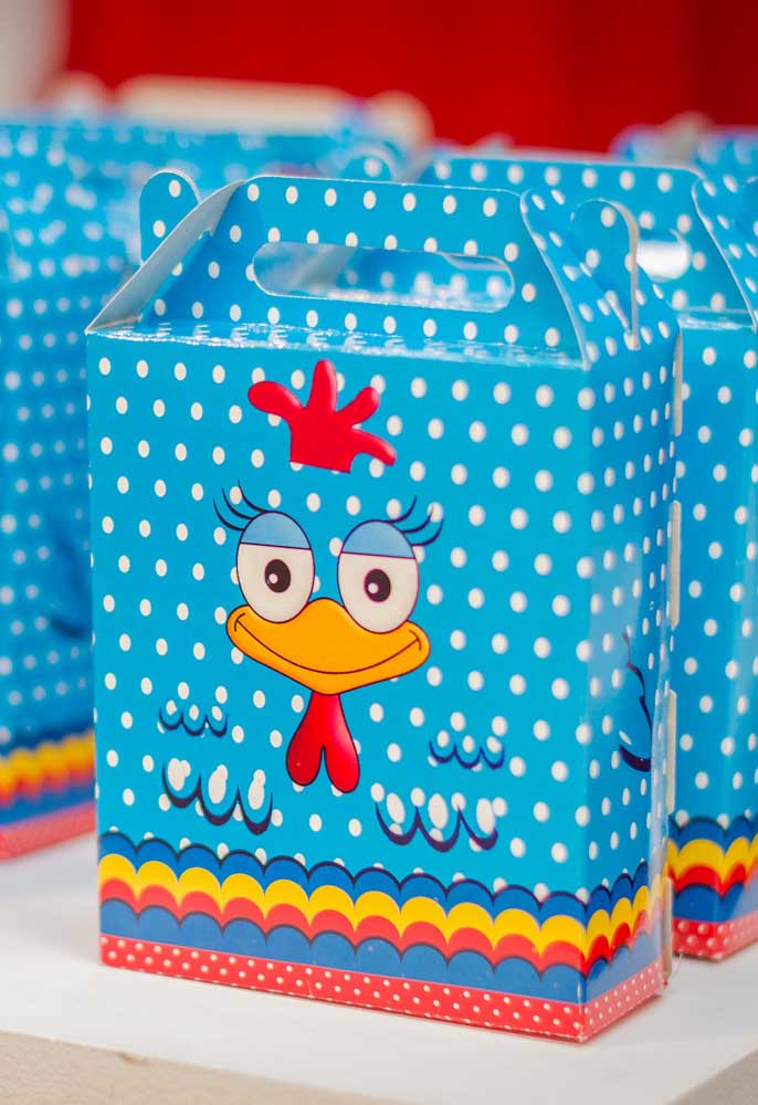 Esse tipo de caixinha você compra em lojas de festas. São super fáceis de montar e práticas para usar como lembrancinhas.