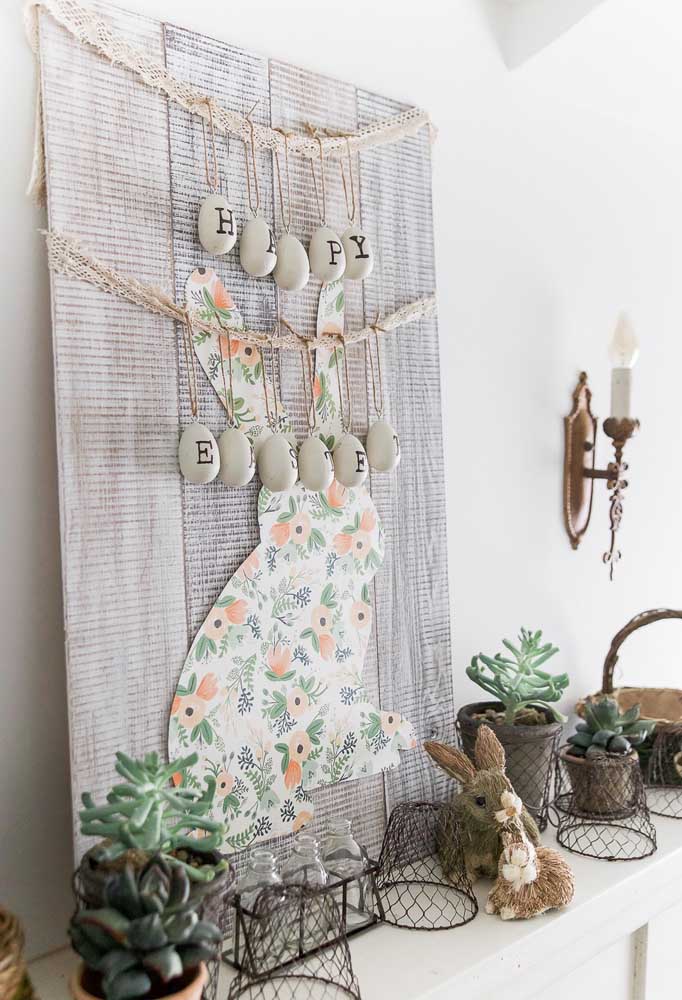 Prepare um painel surpreendente para fazer a decoração da Páscoa. Use os ovos como letreiro e faça uma decoração de Páscoa em EVA.
