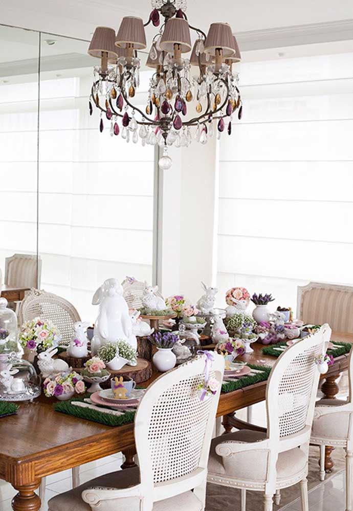 Na Páscoa prepare uma mesa fina e sofisticada apenas usando os principais símbolos da celebração.