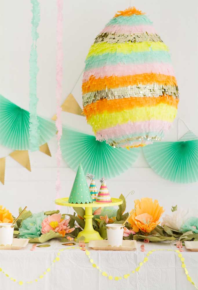 O que tal apostar em uma decoração brilhante e colorida para comemorar a Páscoa com seus convidados?